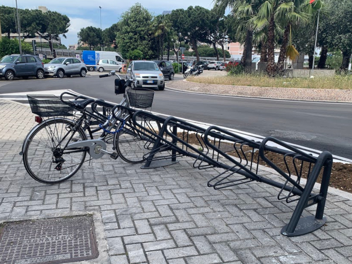 Soluzioni innovative di portabici da esterno per hotel e B&B